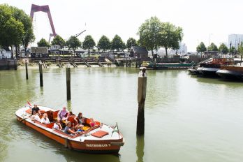 Rondvaart met de Waterbus door het Maritiem District