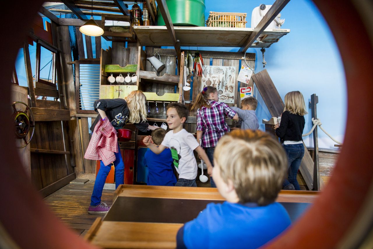 Kinderen spelen op Professor PLons