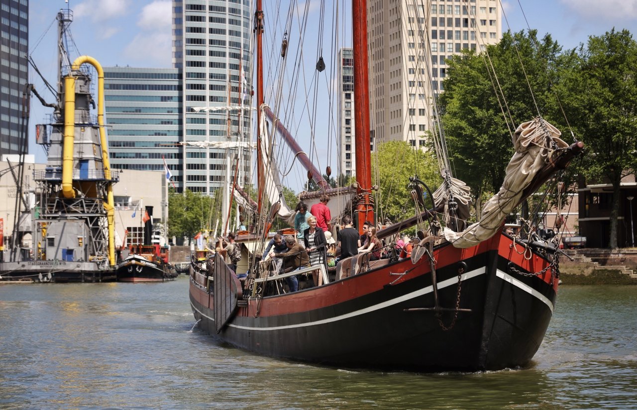 Rijnaak Helena in de museumhaven