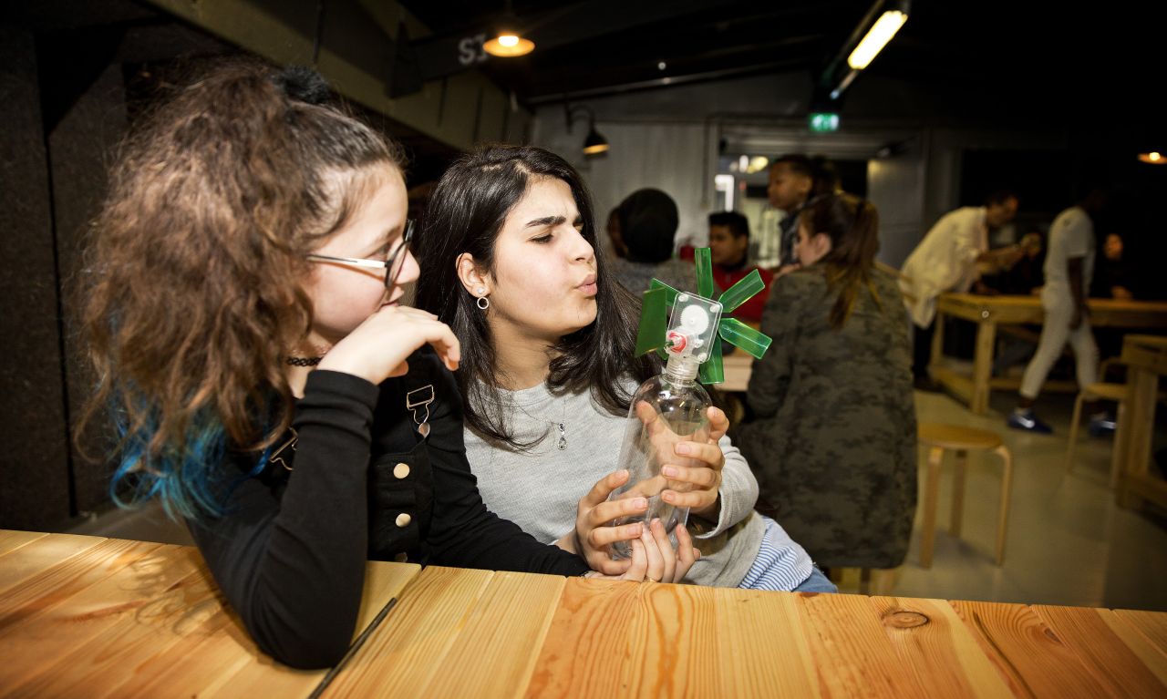 Techniekeducatie aan boord van de Geertruida