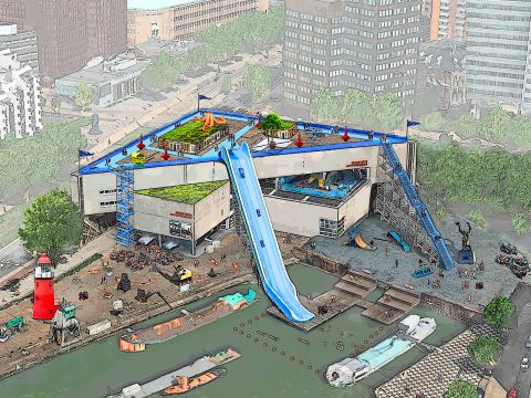 Bezoekers wandelen over het dak van het Maritiem Museum Rotterdam tijdens de Dakendagen 2025, met uitzicht op de stad en haven.