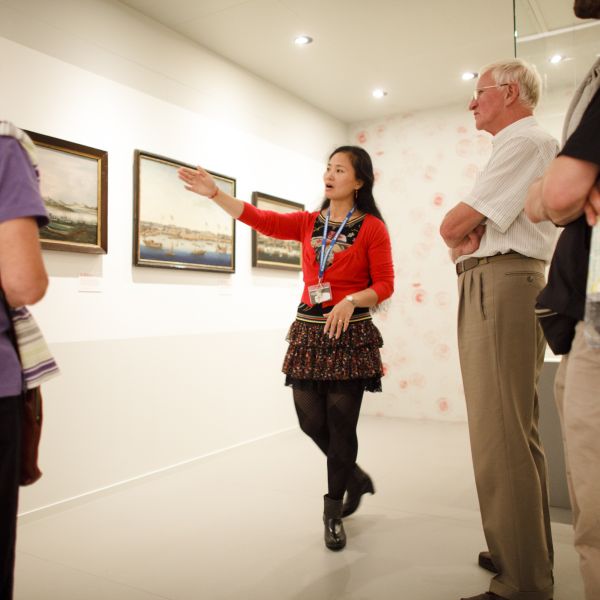 Rondleiding in het museum dagje uit voor senioren