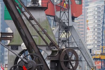 Figee- en handkraan in de museumhaven