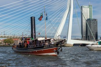 Rijnstoomsleper Pieter Boele op de Nieuwe Maas