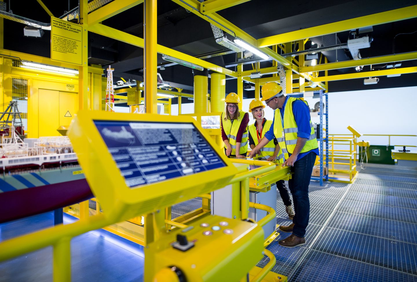 Bezoekers op zoek naar nieuwe energie in de Offshore Experience