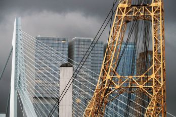 Stoombok Simson, Erasmusbrug en de Rotterdam (skyline)