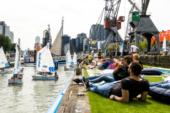 Relaxen en zeilen in de museumhaven