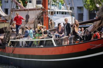 Opvarenden aan boord van de Helena